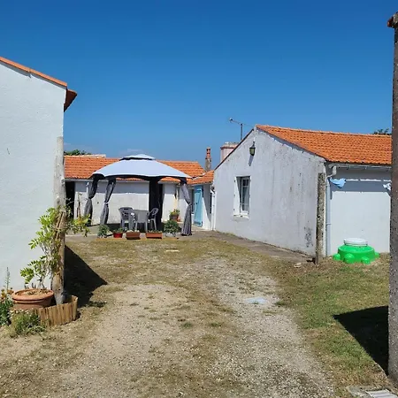 Petite Maison Calme Au Coeur De L'ile بيت للعطل