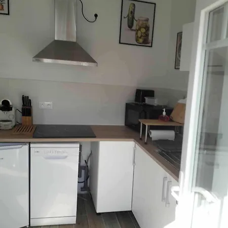 Petite Maison Calme Au Coeur De L'ile بيت للعطل *